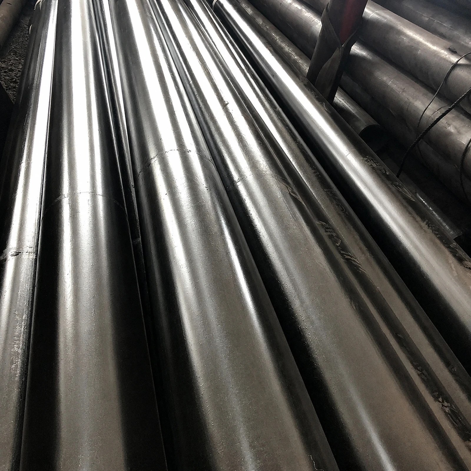 Carbon steel pipe surface and protective finish detail