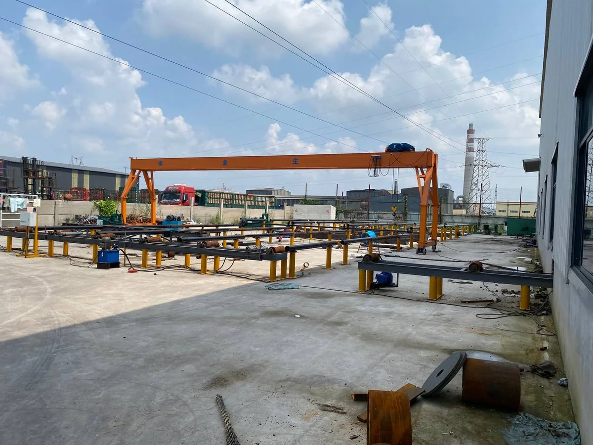Carbon steel pipe bundles and pipe ends staged in a warehouse